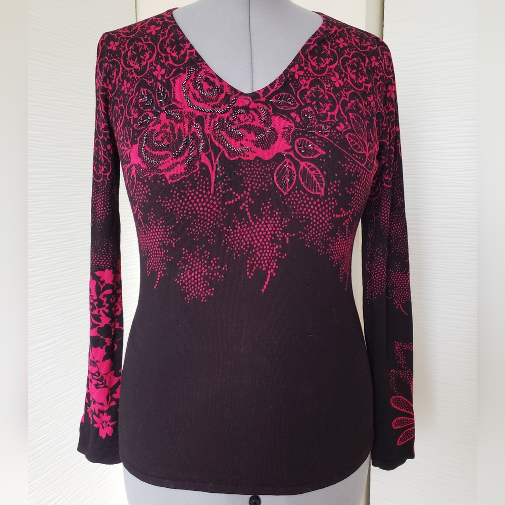 Astrid V-neck Beaded Top Sweater Size M